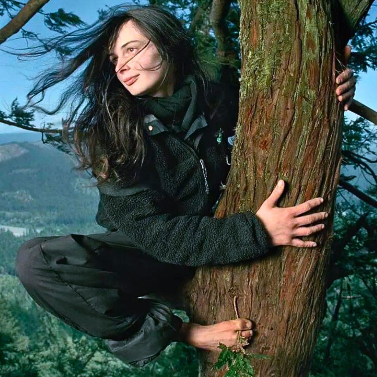 Hugging Trees Is More Than Just About Well-Being, It Is a Show of Environmental Mindfulness