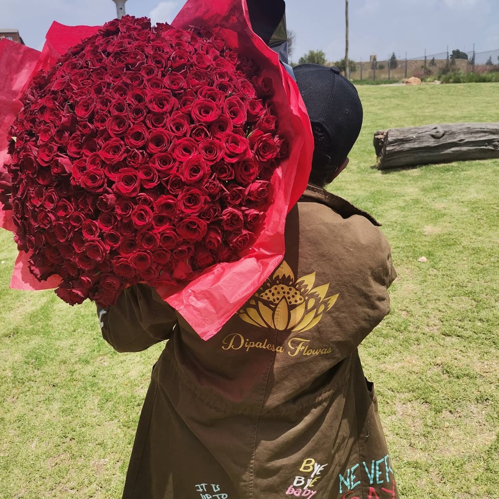 Big bouquet of red rose