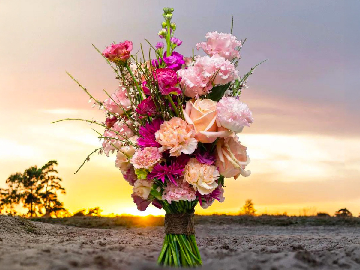 Lisianthus Big Sun Pink bridal bouquet Sunrise Holland