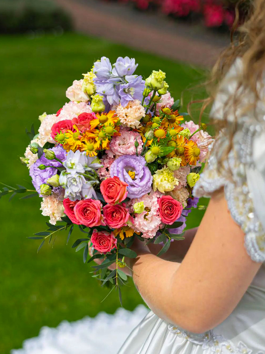 Lisianthus Big Sun summer bridal bouquet Sunrise Holland