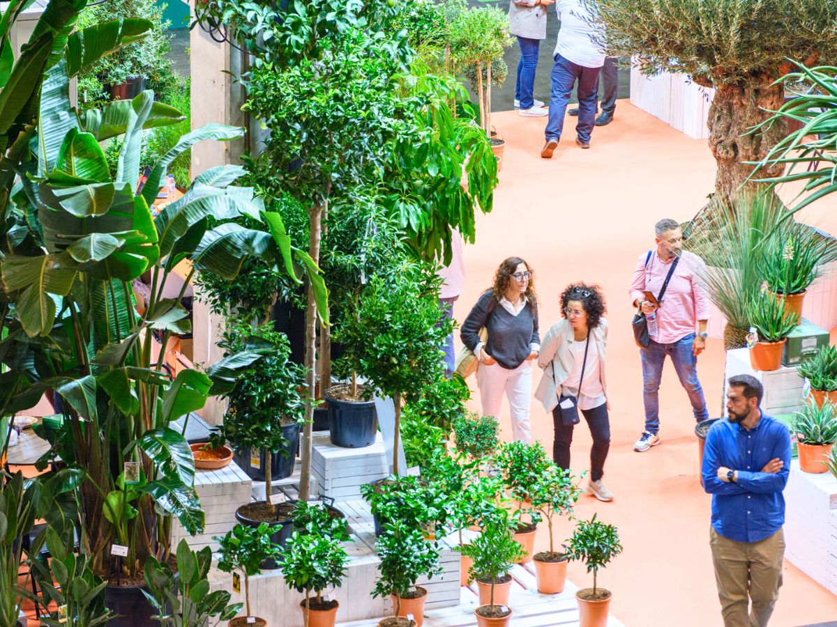 Visitors of Iberflora in green areas