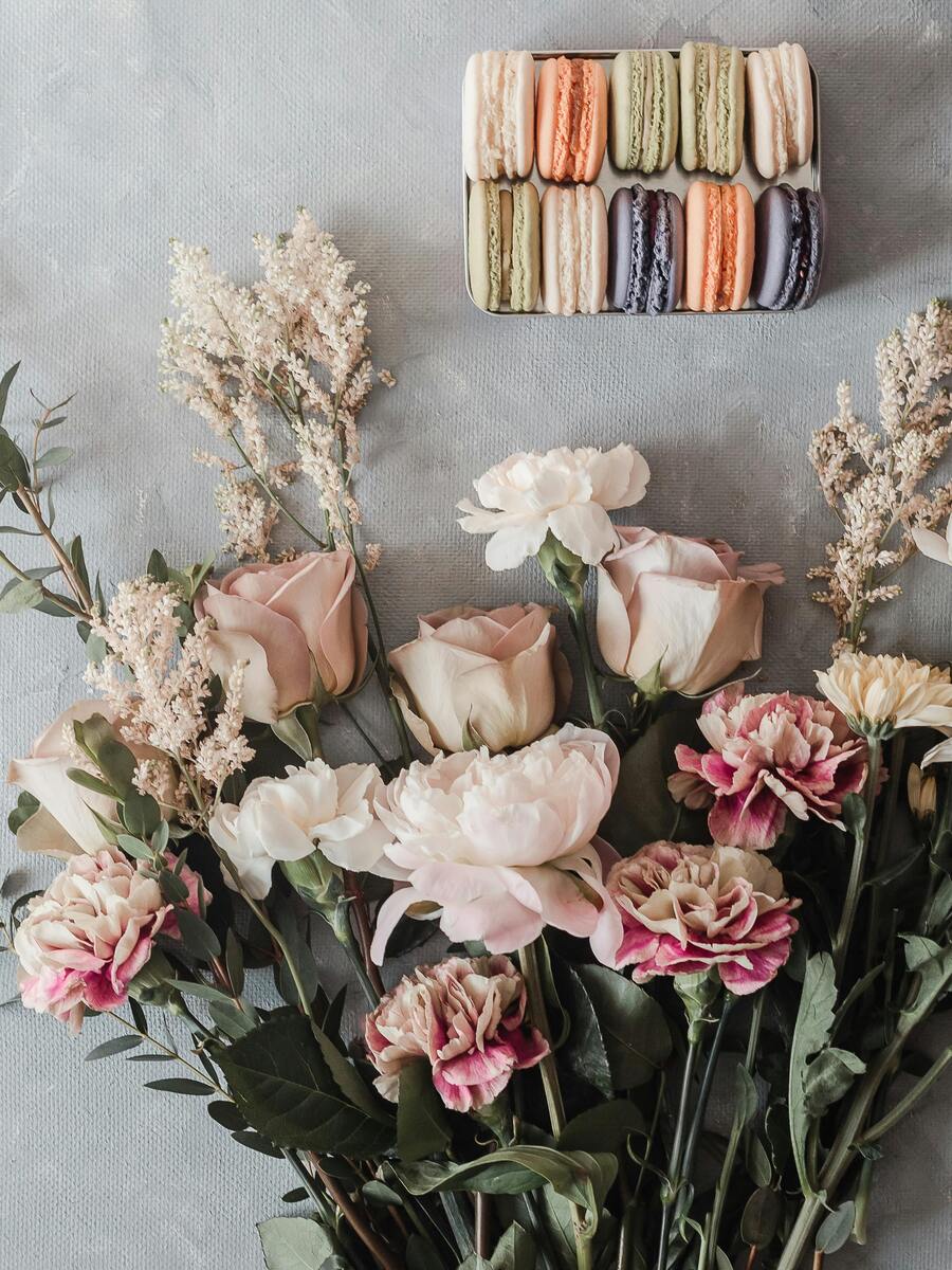 Perfect gift combo flower with cookies