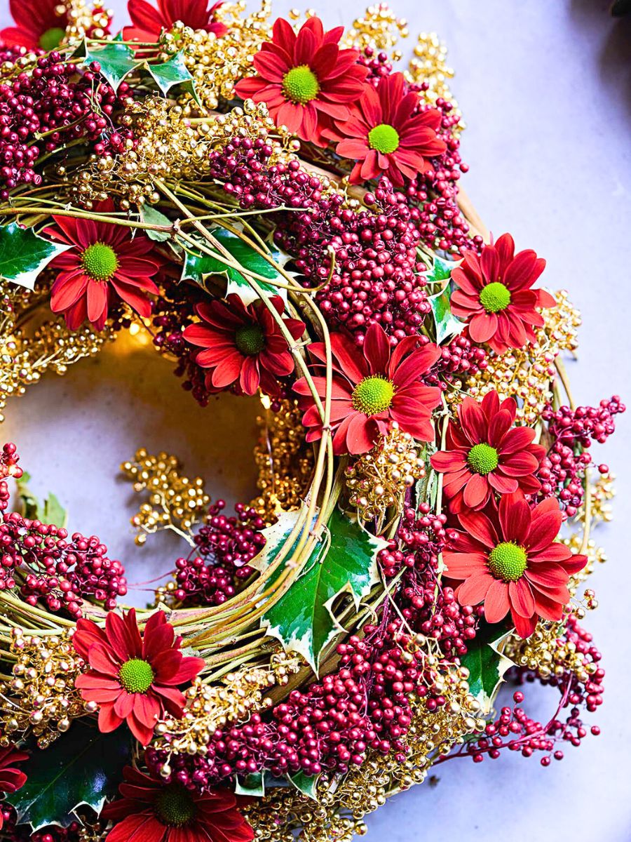 Wreath made of Bontempi chrysanthemums