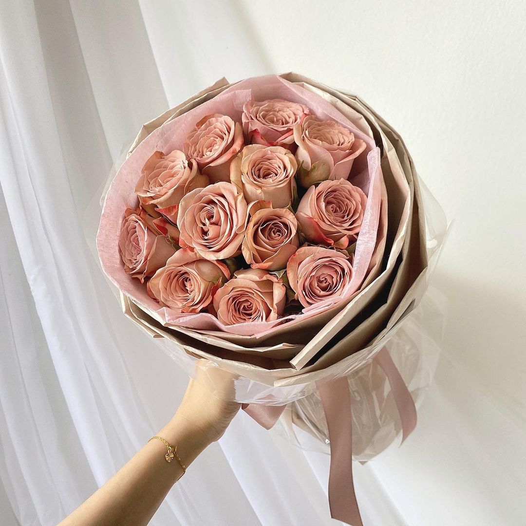 Is the Cappuccino Rose This Season's Florist Favorite? Beige Roses