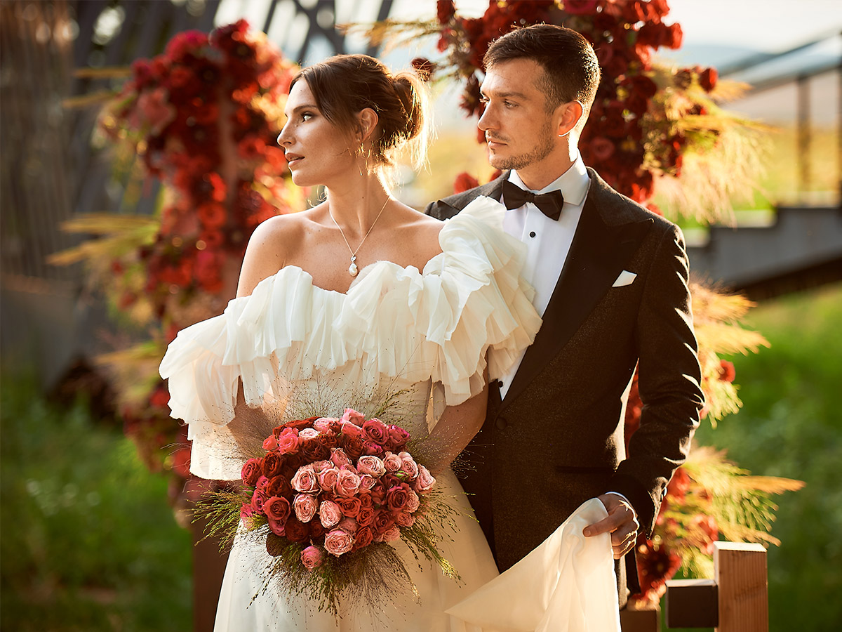 Krisztian Kover bride and groom with bouquet