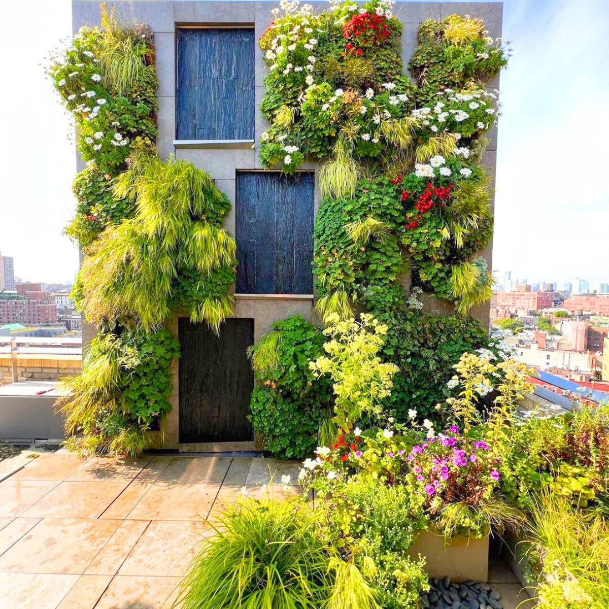 A green eco brutalist space in a NY rooftop