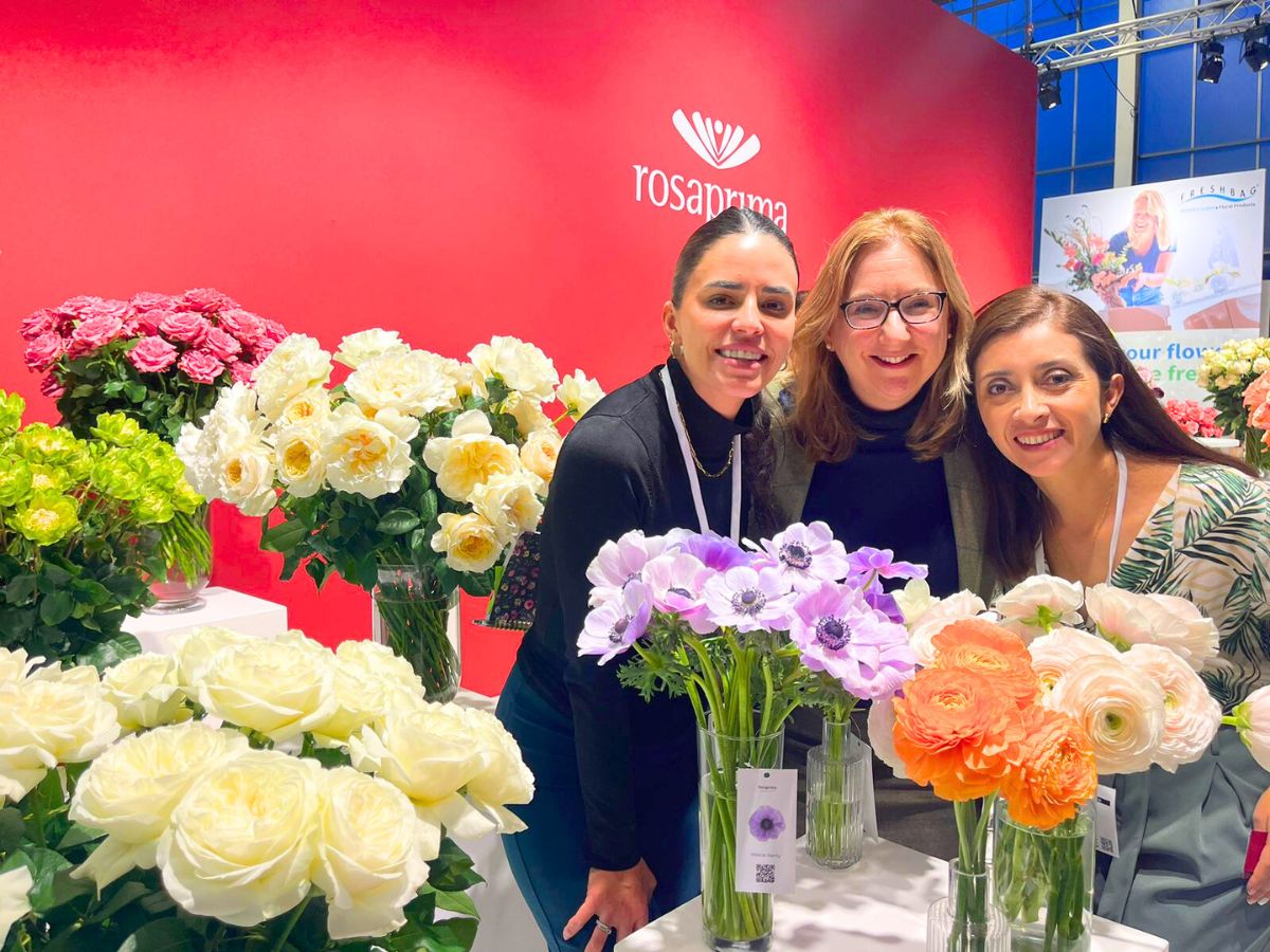 Rosaprima flowers and roses at Expo Flor