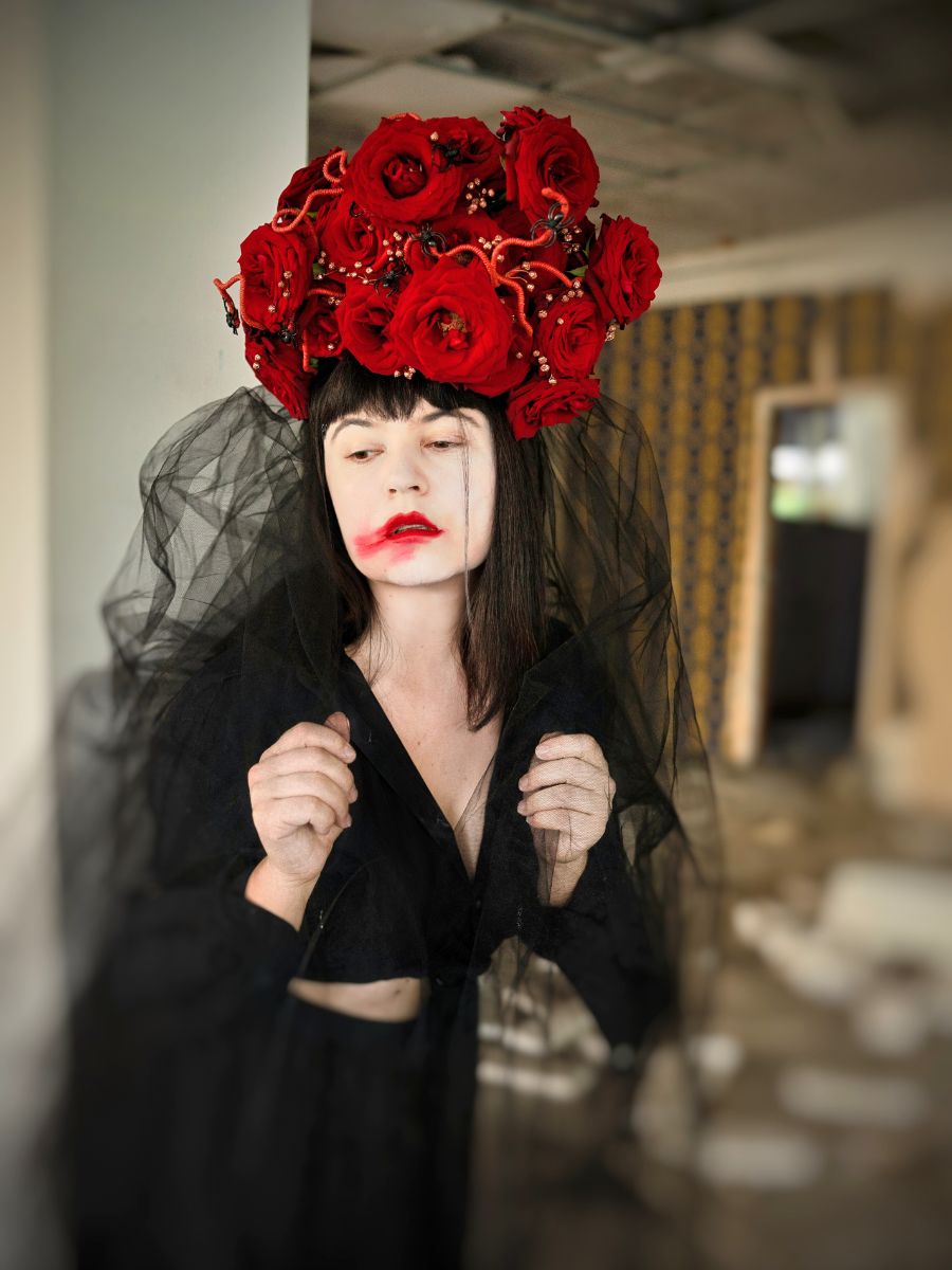 Halloween costume with red naomi roses