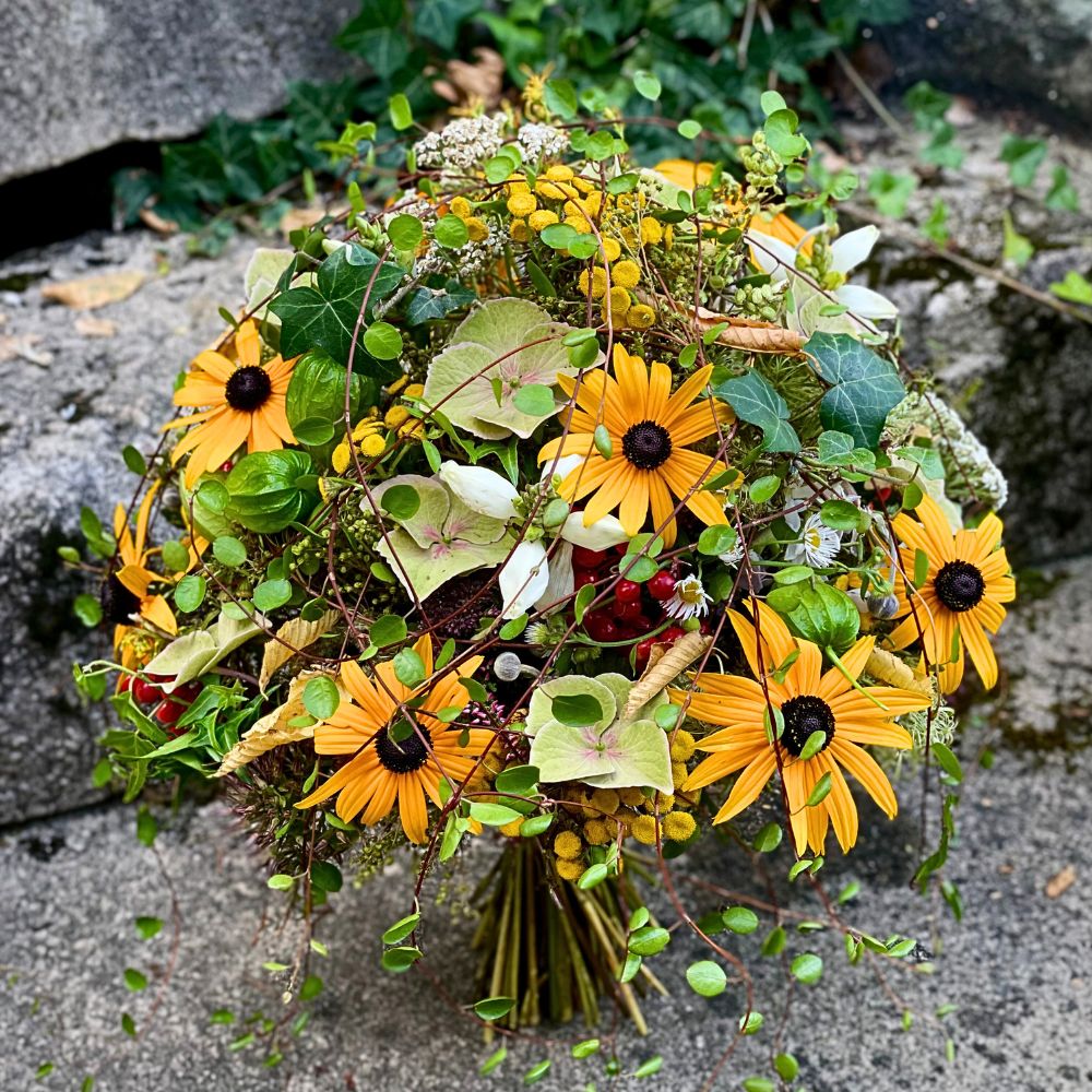 Karolina Zackova yellow and green flower bouquet