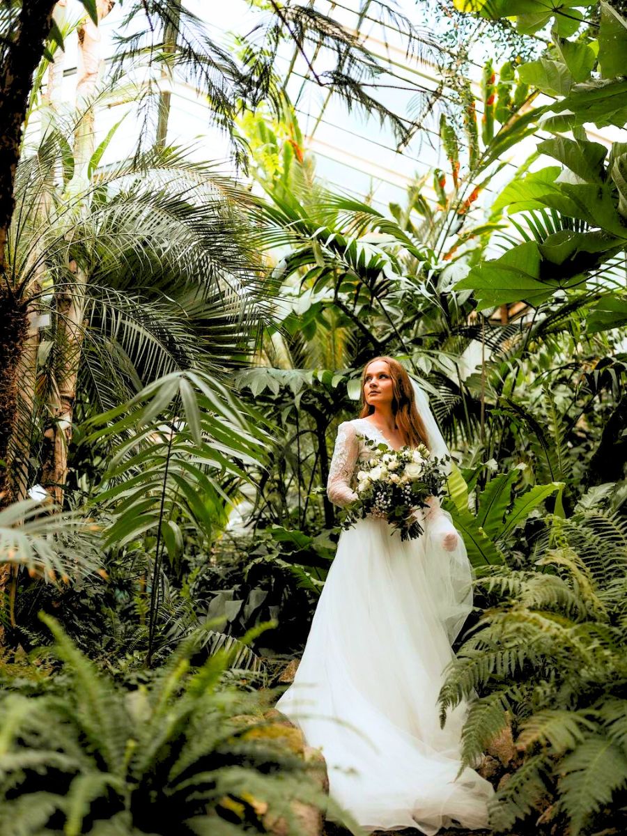 Getting married in the middle of a botanical garden