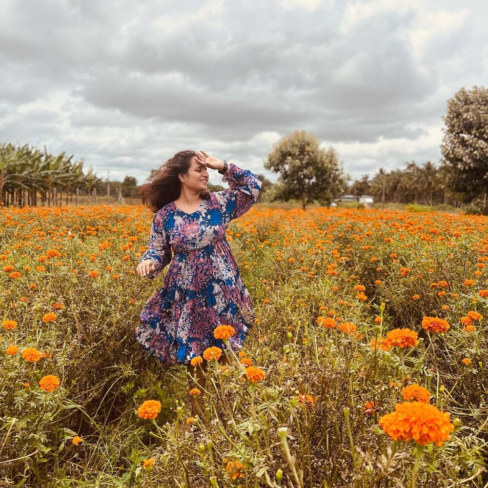 flower fields are wondrous spots for some classy photoshoots