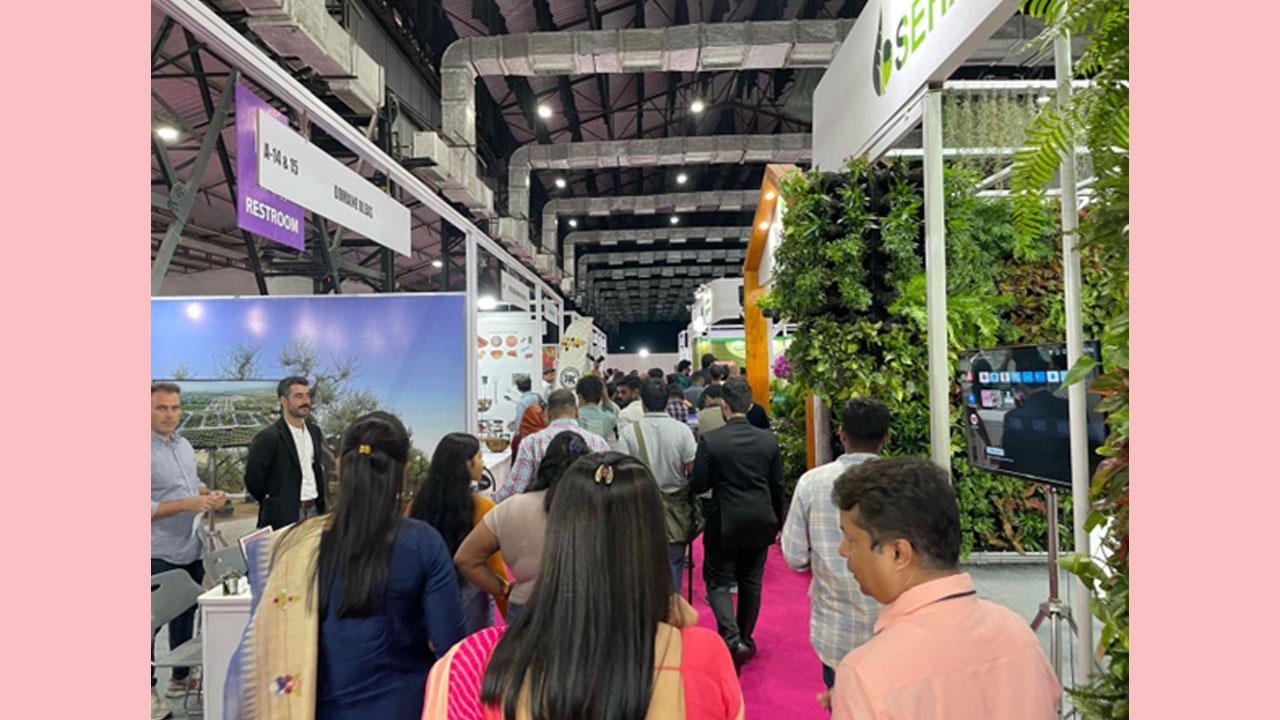 people visiting International Flora Expo 2024 in Mumbai