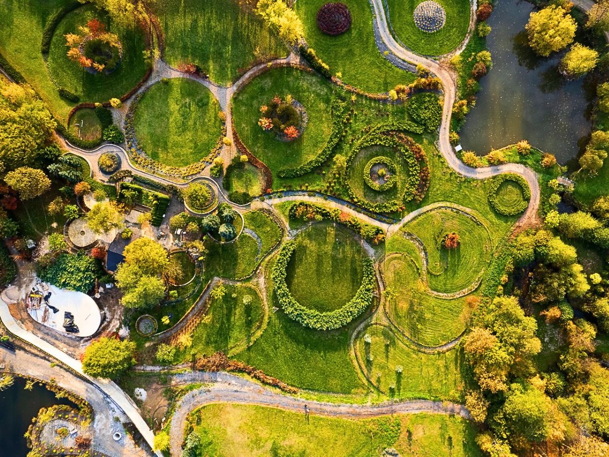 Vincent Van Gogh’s Painting the Starry Night Created in a Bosnian Park