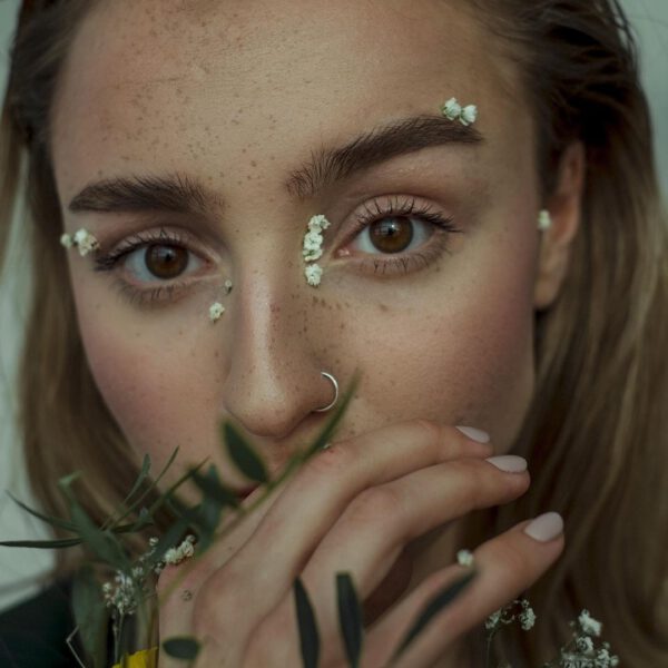 Flower-Inspired Makeup is the Feel-Good Trend That We All Need Tiny Flowers