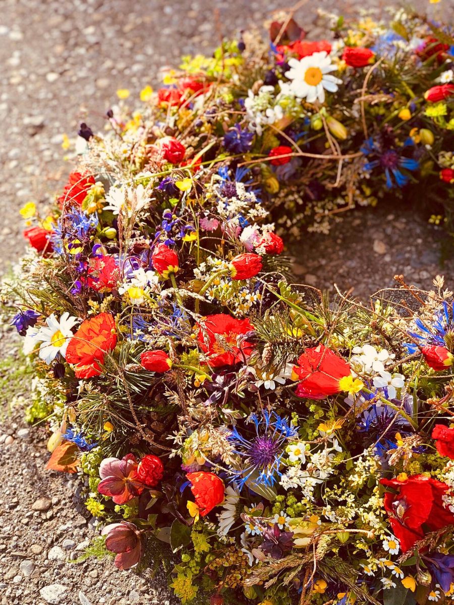 Colorful wreath by Swiss floral designer Christian Ulrich