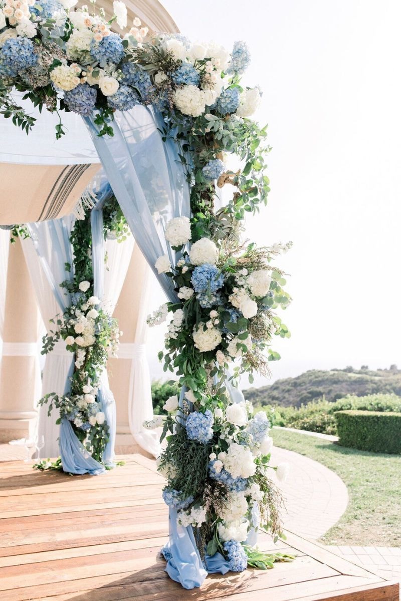 winter wedding floral arrangement using hydrangeas