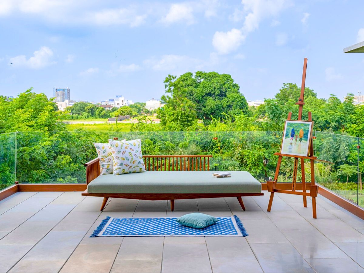 Spaces to unwind and paint among greenery