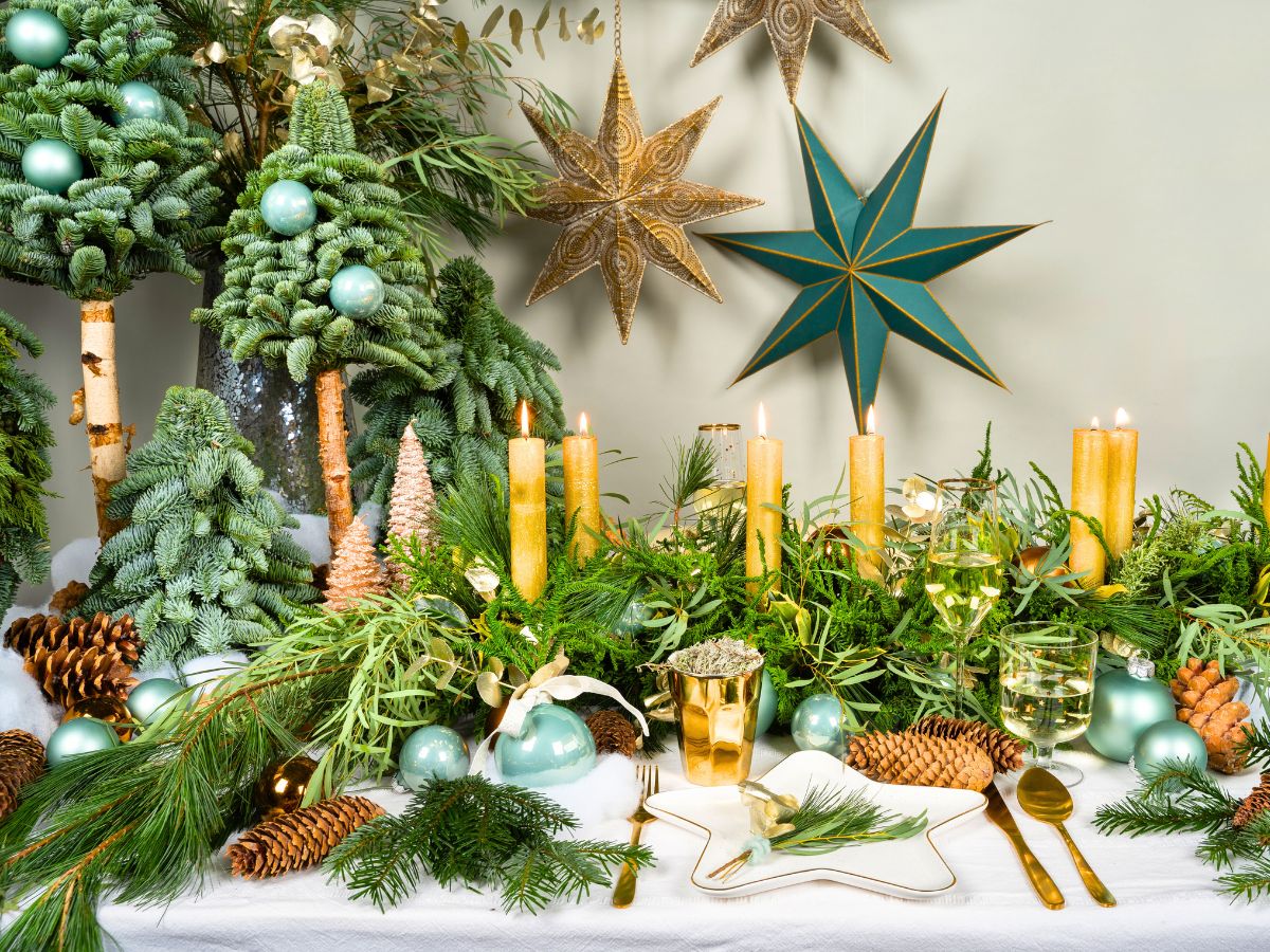 The perfect Xmas setting with greenery and foliage by Adomex