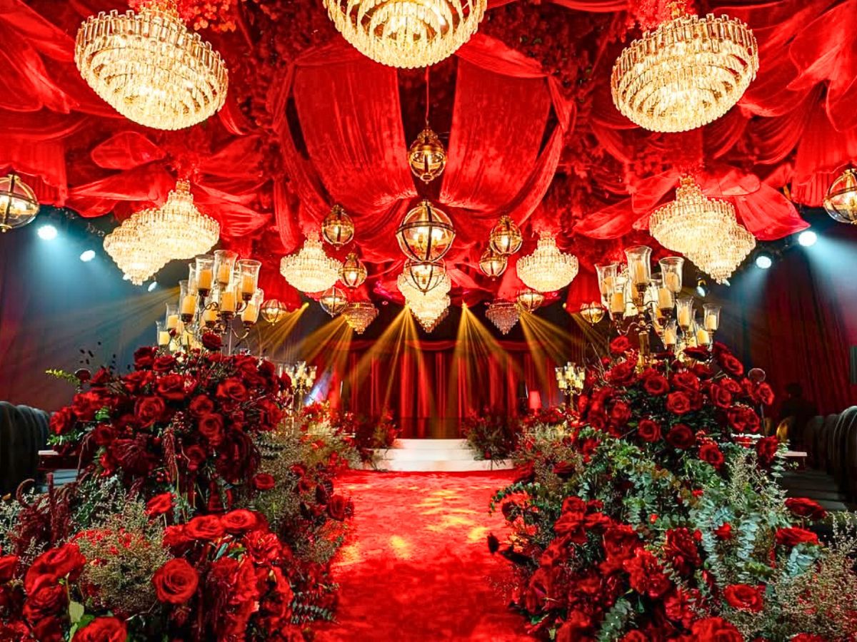 Red floral installation for a wedding by Teddy Manuel