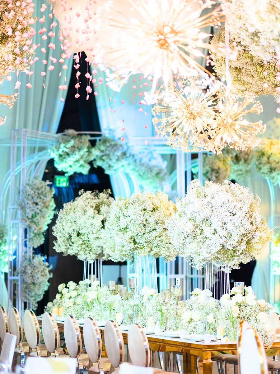 Decoration with gypsophila and white roses