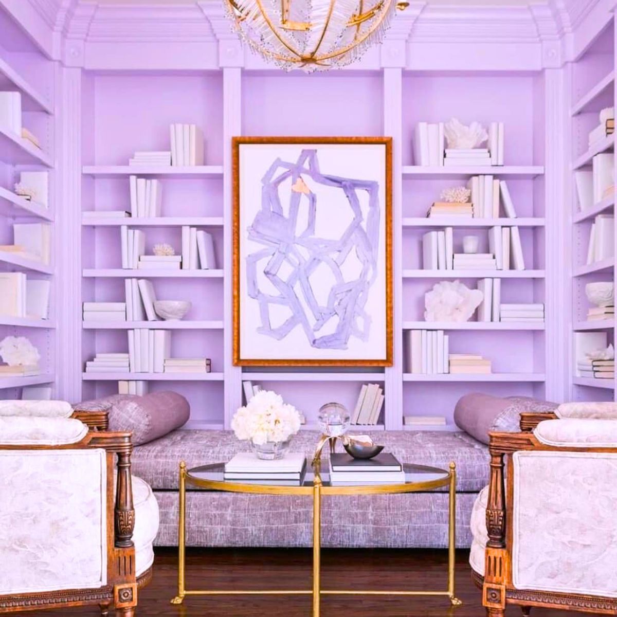 A living room in Trend Color Amethyst Glow