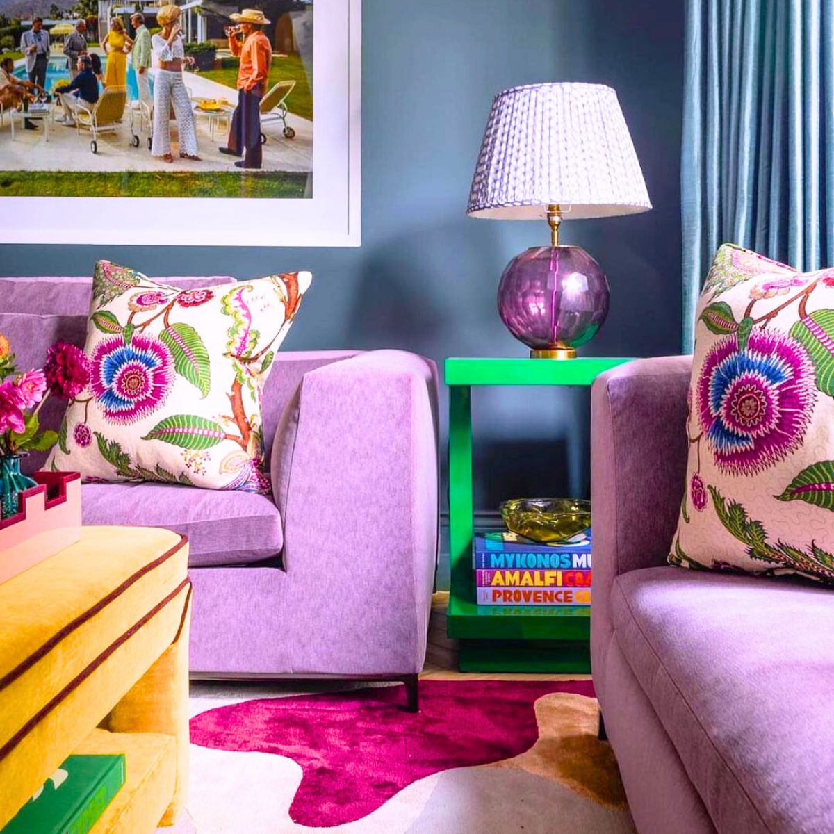 Decor and accesories in Amethyst Glow trend color