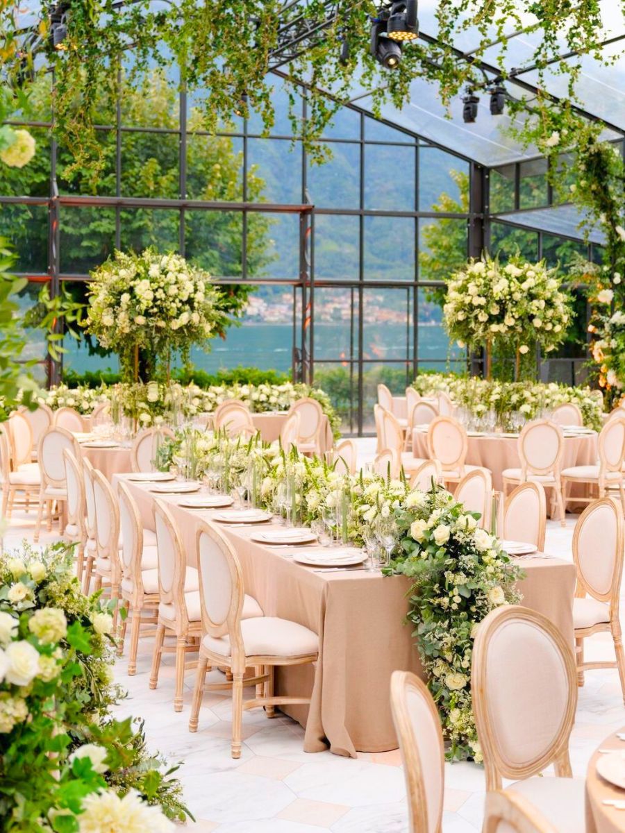 Stunning floral decor for an event in Villa Balbiano in Lake Como