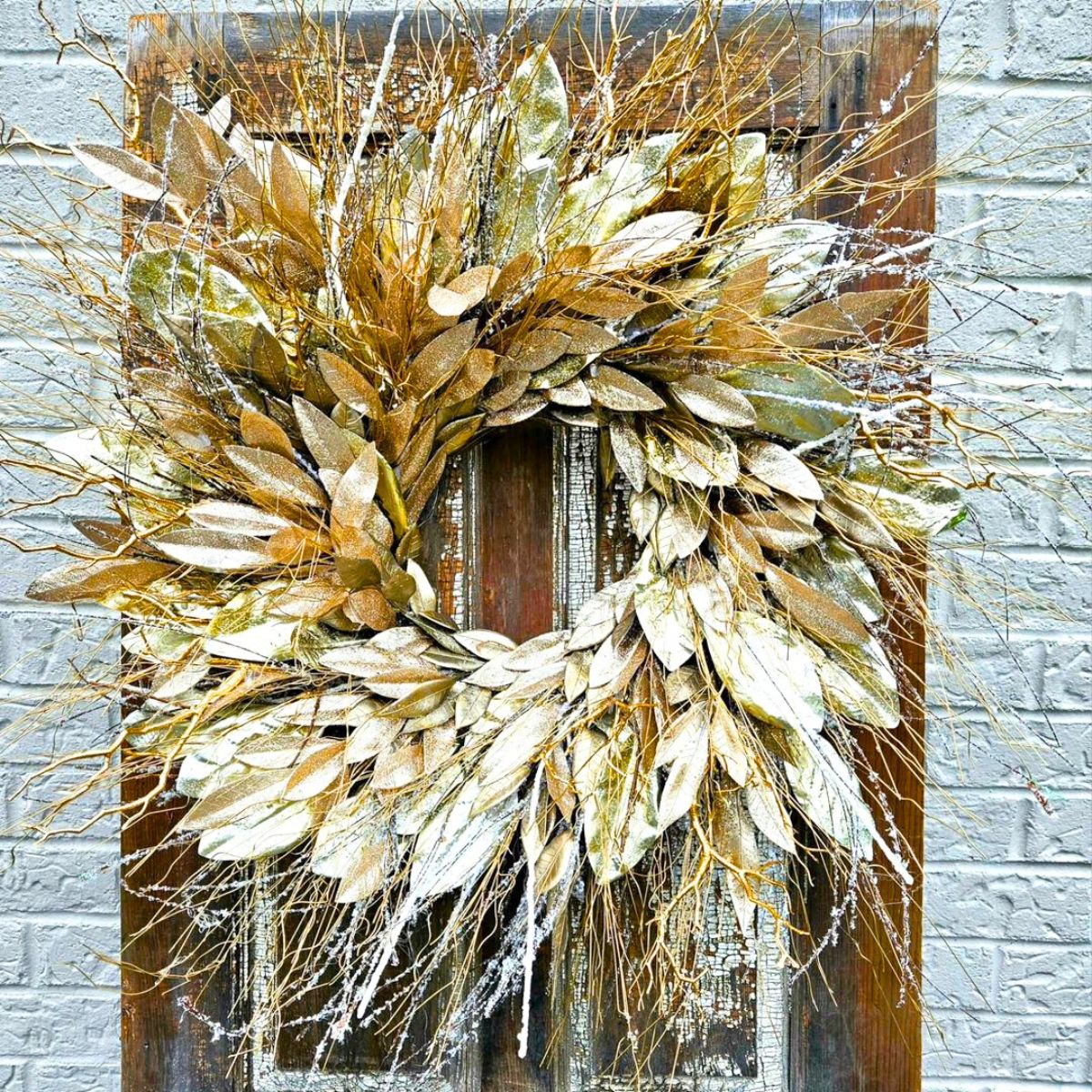 Glowing gold wreath