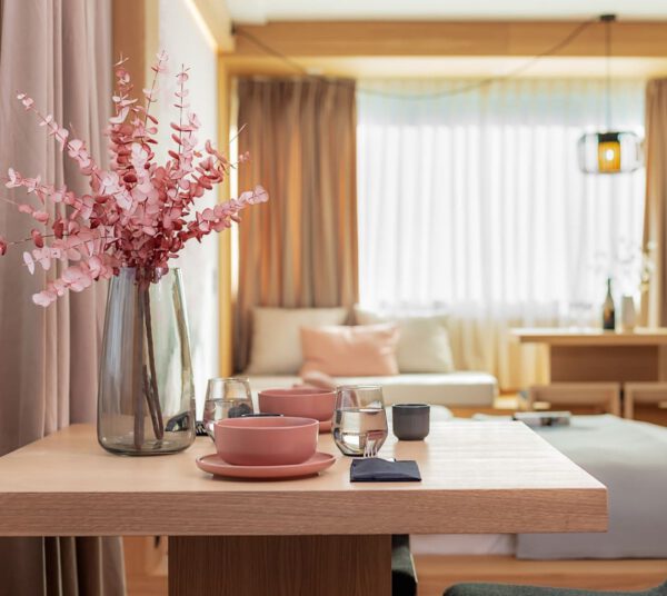 Genuine Pink Interior Design - How to Add This Trend Color to Your Home Dusty Pink Accessories 