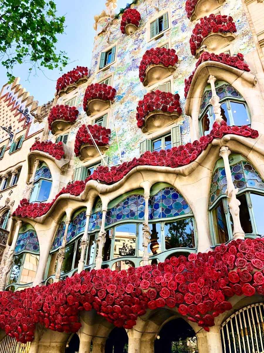 Casa Batllo decorated for Sant Jordi