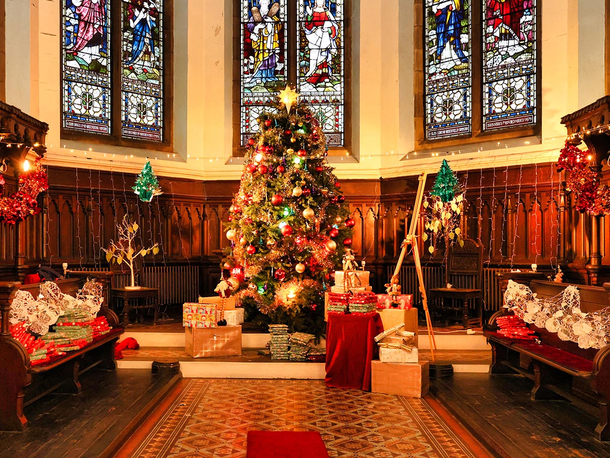 Jacqui O lilies in churches design with xmas tree