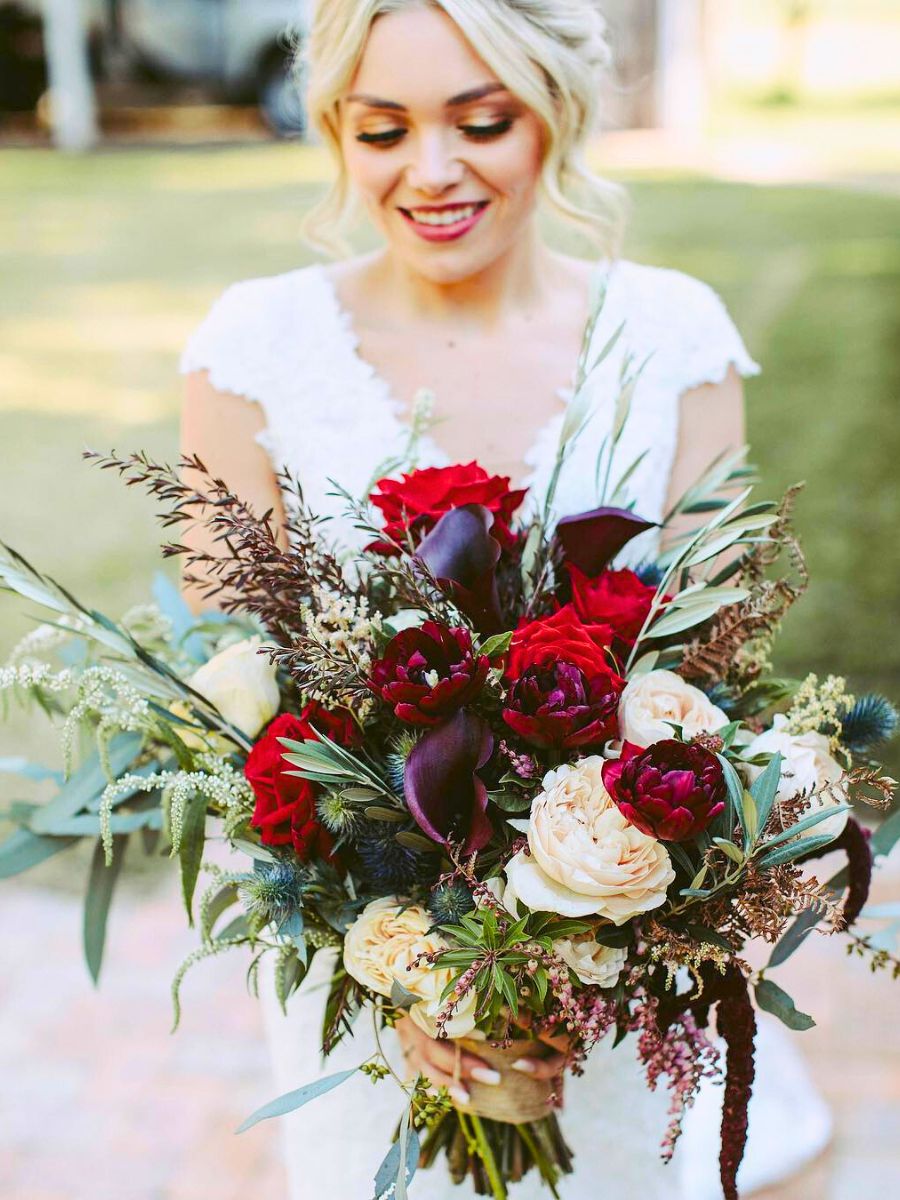 Beautiful wedding bouquet with callas and roses