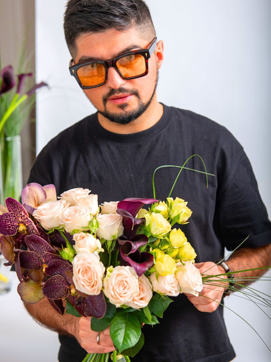 Yusif Khalilov with most expensive flower bouquet