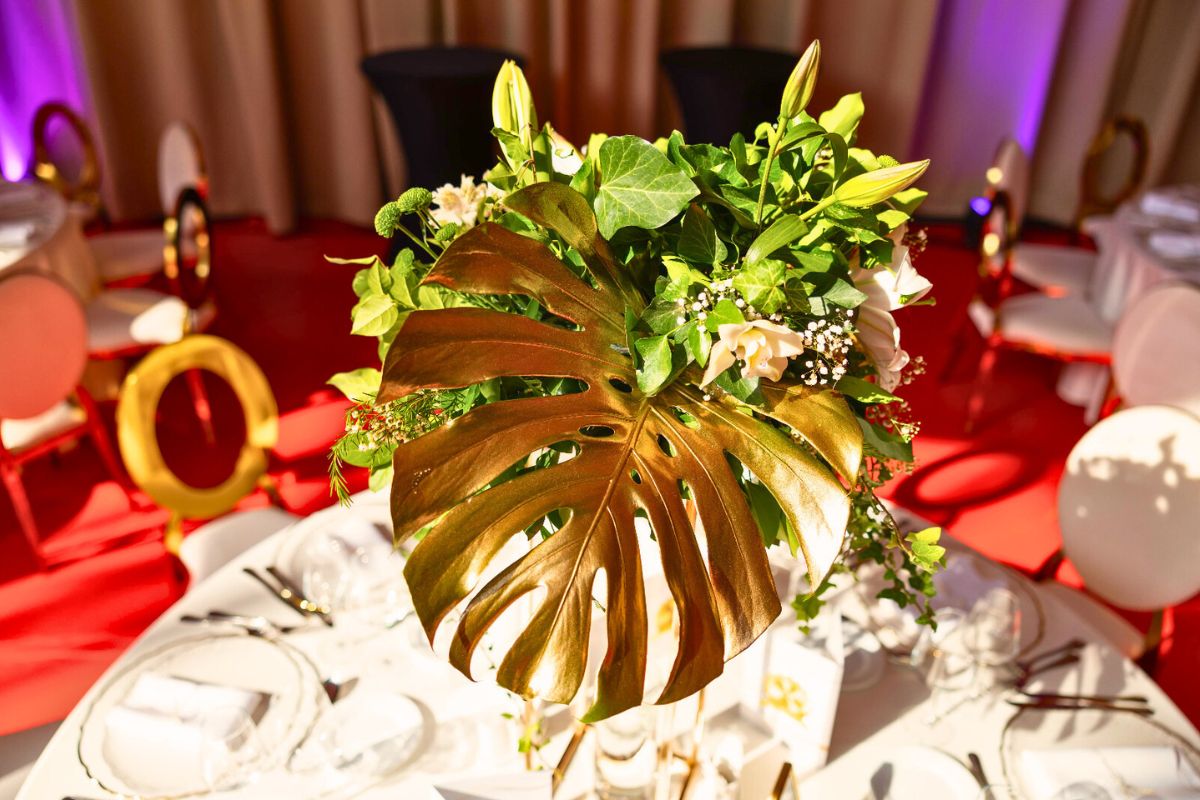 Table Decoration With Golden Monstera Leaf by Alina Vreju Events