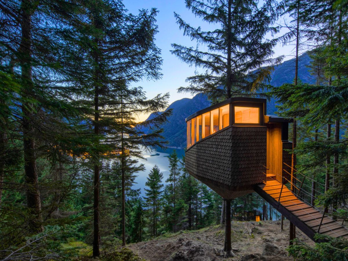 Woodnest Cabin by Helen and Hard architects