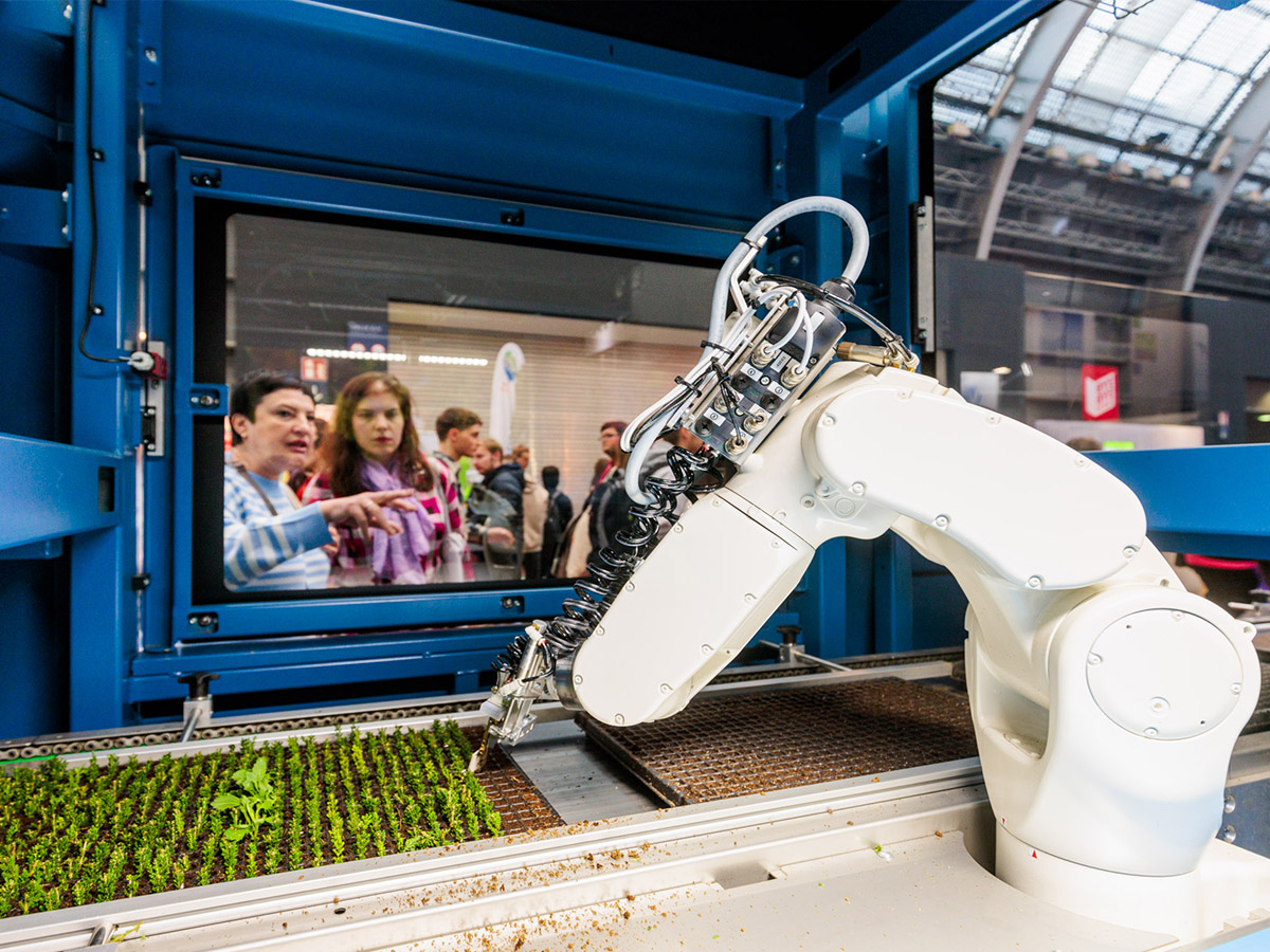 IPM Essen 2024 robot planting young plants