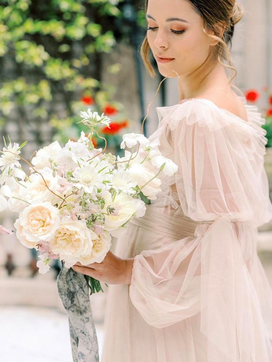 Rose Purity and Rose Leonora in a bouquet