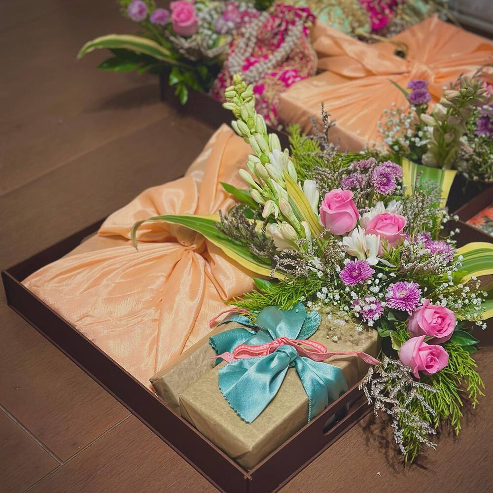 Gift box decor with flowers 