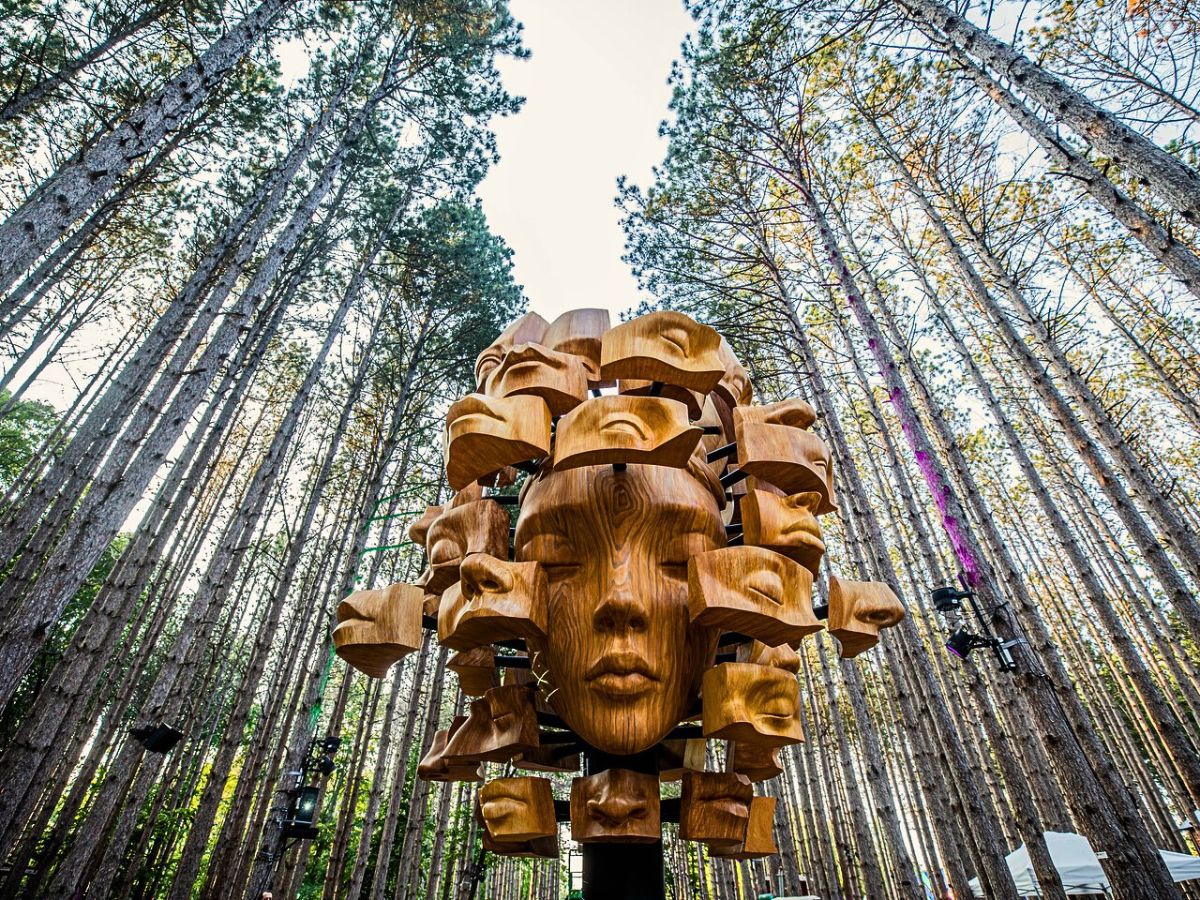 Daniel Popper’s Larger Than Life Sculptures Blend Art and Green Nature