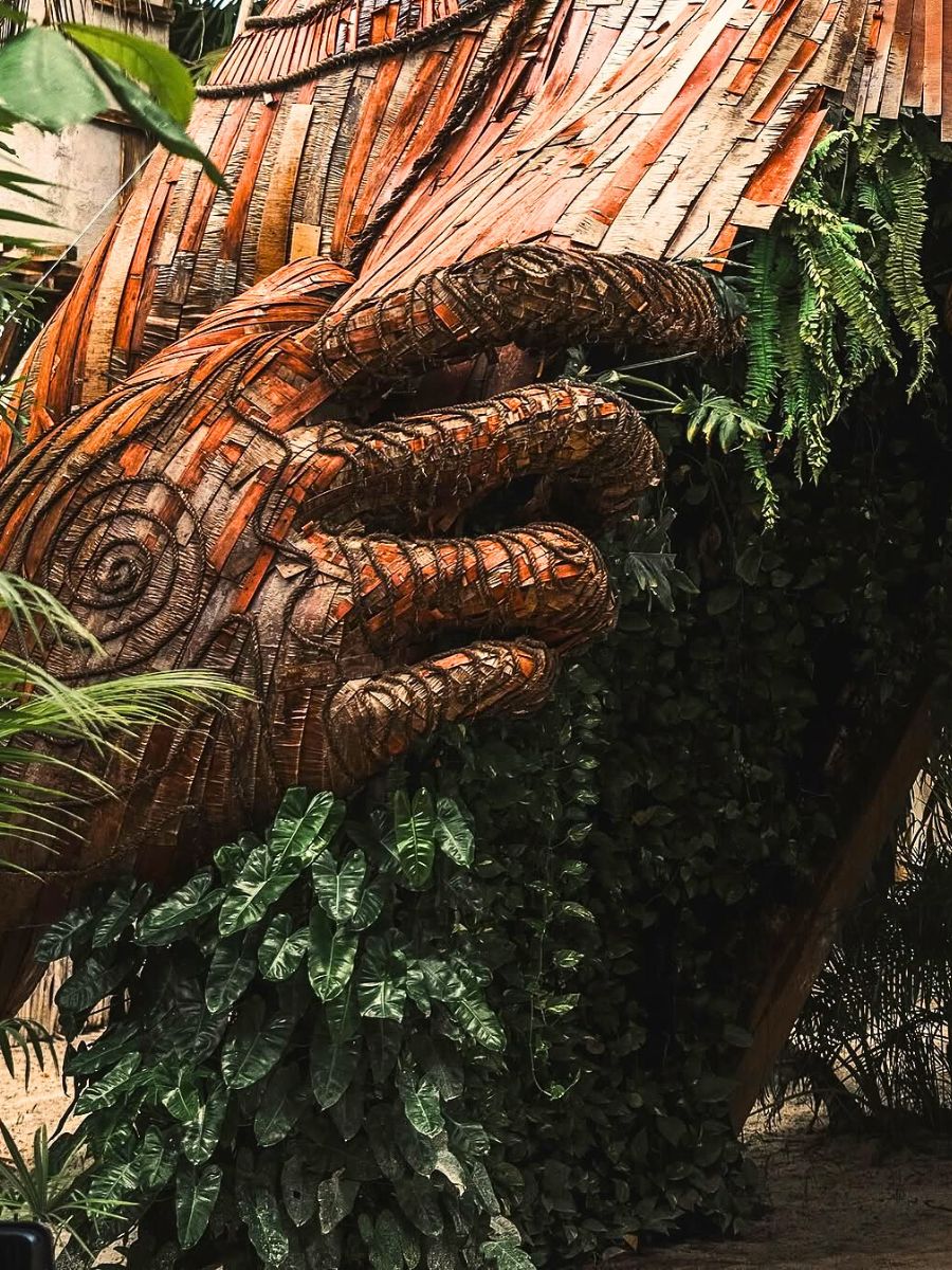 Daniel Popper’s Larger Than Life Sculptures Blend Art and Green Nature