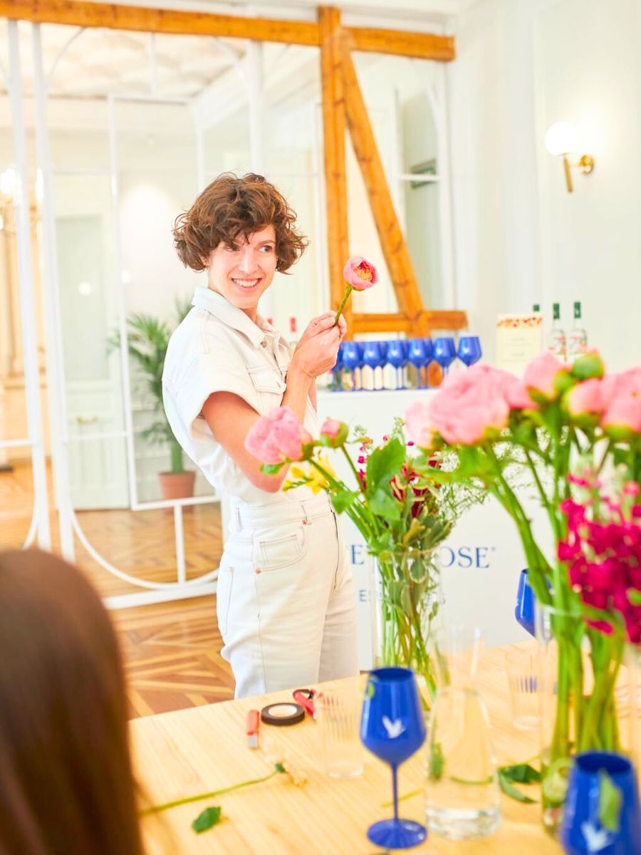 Maria Eugenia giving a flower workshop