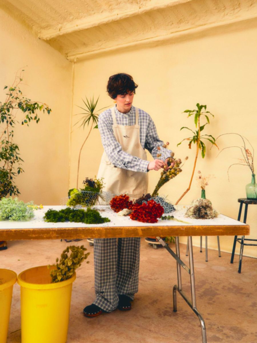 Maria Eugenia in her ambiance with flowers