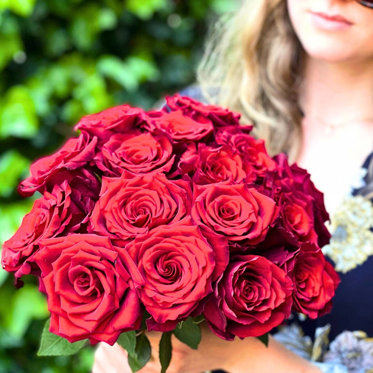 The Meaning and Popularity of Red Roses on Valentine's Day