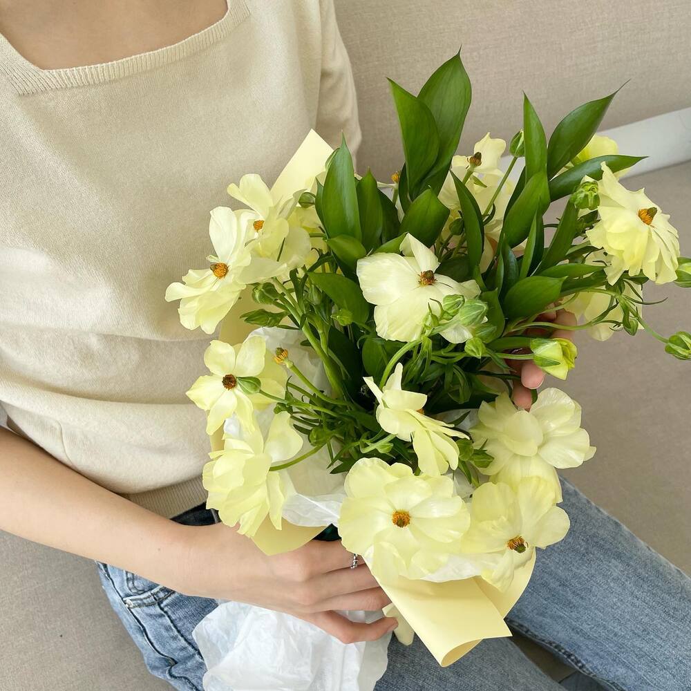 Lady holding yellow bouquet