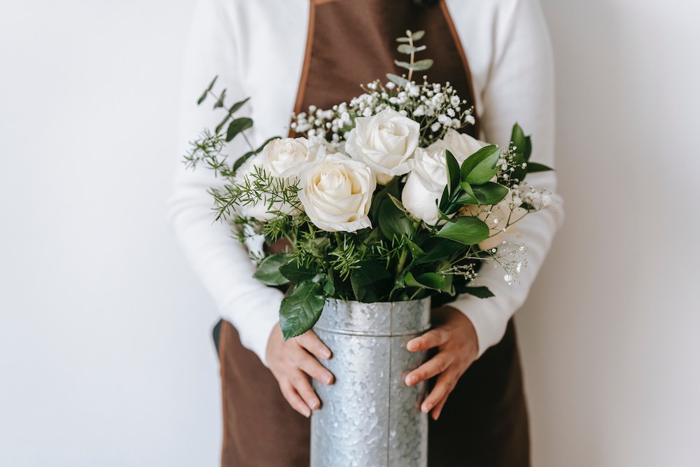 These Are The Best White Roses For Christmas