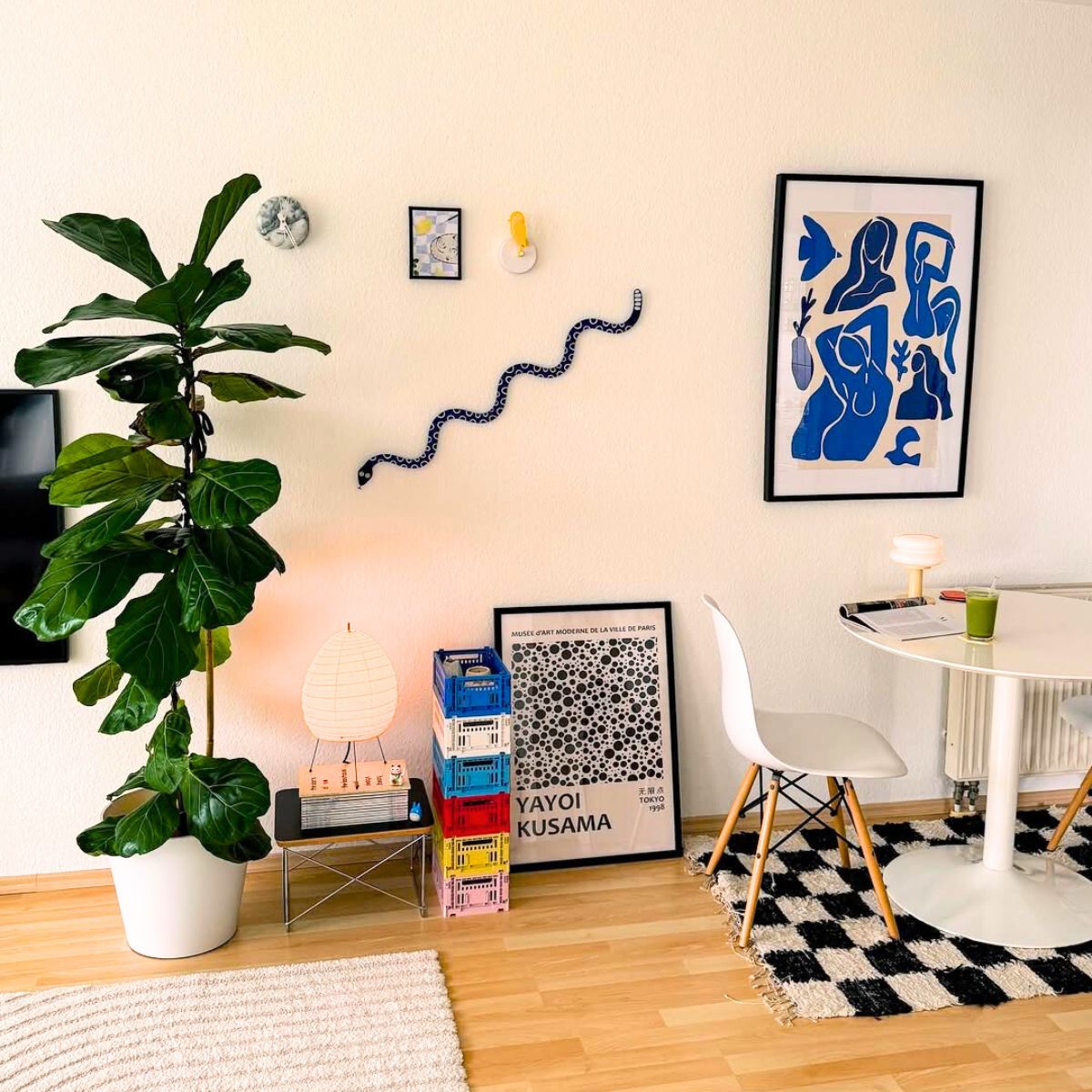 Scandi interior with fiddle leaf fig