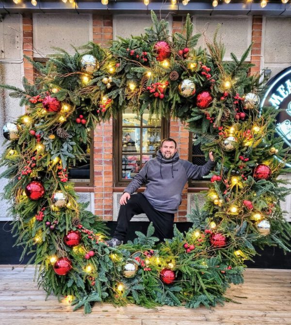 Christmas Floral Designs That Will Get You in That Festive Mood Christmas wreath