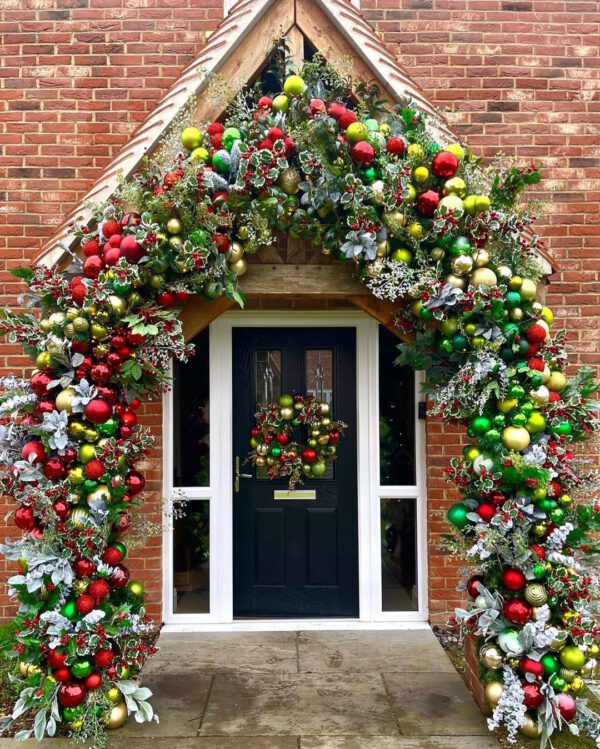 Christmas Floral Designs That Will Get You in That Festive Mood Christmas Decoration