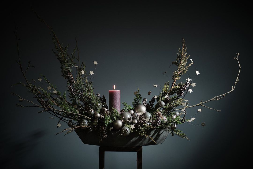 Christmas Floral Designs That Will Get You in That Festive Mood Floral Arrangement