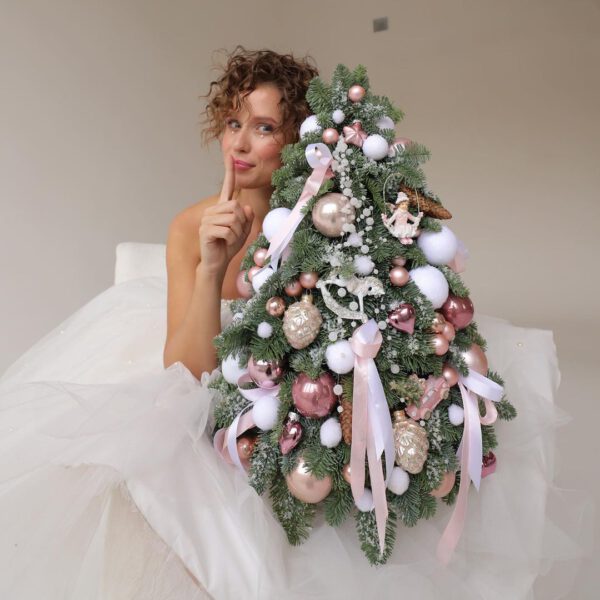 Christmas Floral Designs That Will Get You in That Festive Mood Christmas Tree